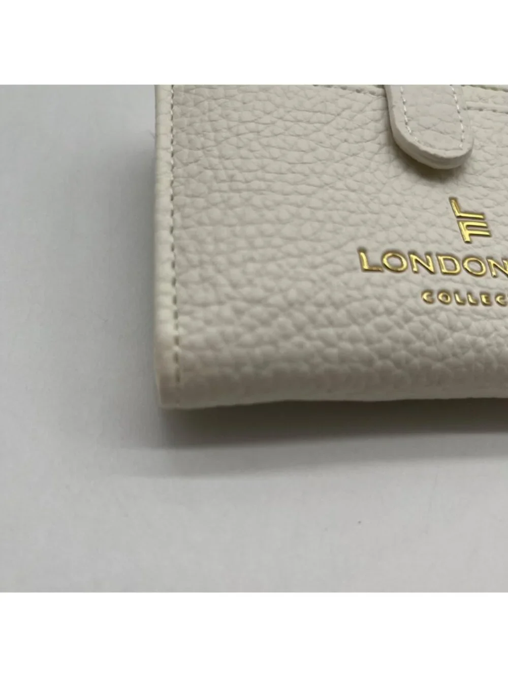 London Fog White Pebbled Faux Leather Wallet
